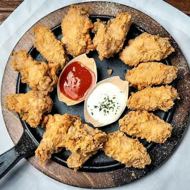 Fried Chicken Wings Cut.